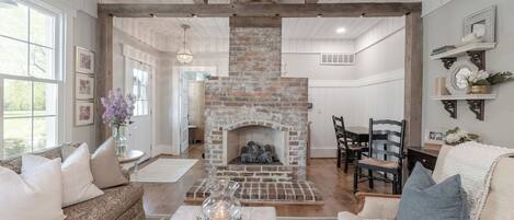 Télévision, cheminée