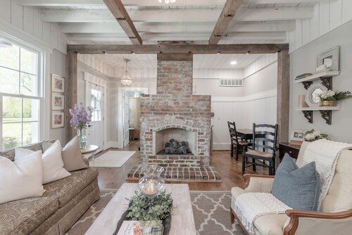 Historic Farmhouse -Modern Amenities -1800’s Charm