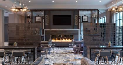 Contemporary Room | Free Breakfast, Parking & Gym Access