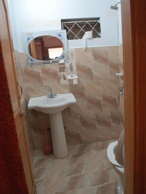 Bathroom - Khyber Inn (Islamabad)