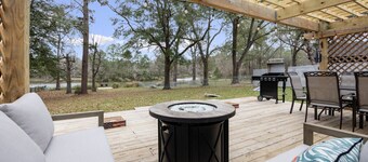 Waterfront Lakehouse Sleeps 10 Pet-Friendly Fishing Lake Retreat