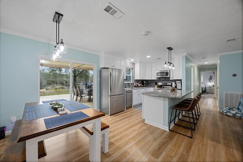 Fish/Relax at Lakefront Retreat Sleeps 10 Pets OK