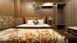 Soundproofing, iron/ironing board, free WiFi - Baoo Jee Hotel  (Islamabad)