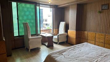 Sistema de insonorización, tabla de planchar con plancha y wifi gratis