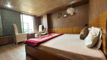 Soundproofing, iron/ironing board, free WiFi