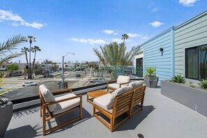 Terrace/patio - Walk to Beach, King Bed, Washer/Dryer, Parking (San Diego)