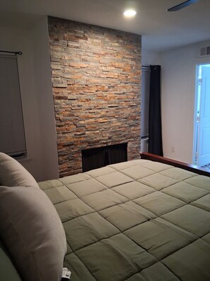 2 habitaciones, tabla de planchar con plancha, wifi y ropa de cama 