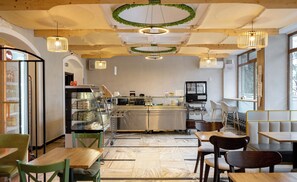 Daily buffet breakfast (EUR 7 per person) - Casa de Oaspeți Sfântul Nicolae (Iași)