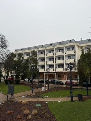 Exterior - Casa de Oaspeți Sfântul Nicolae (Iași)