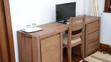 Doppel- oder Zweibettzimmer, Balkon, Stadtblick | Innenbereich