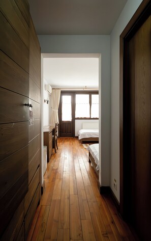 Minibar, iron/ironing board, free WiFi, bed sheets - Casa de Oaspeți Sfântul Nicolae (Iași)