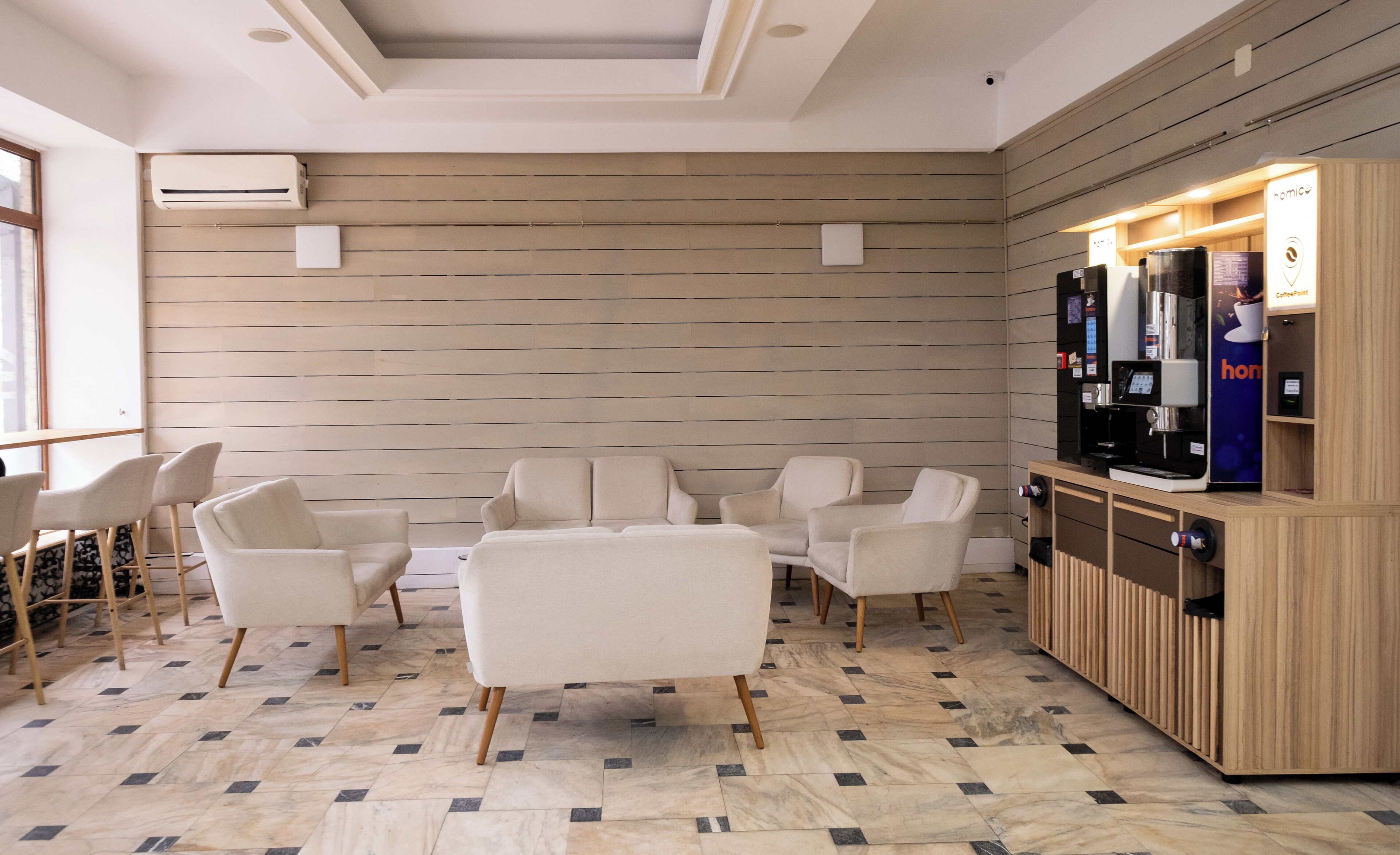 Kios daftar masuk/daftar keluar