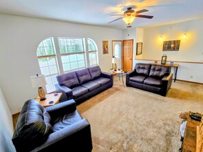 Smart TV, stereo - The Gathering Place, 3 BR sleeps 8, Near Hayward close to lakes and trails. (Hayward)