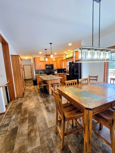 The Gathering Place, 3 BR sleeps 8, Near Hayward close to lakes and trails.