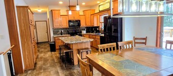 The Gathering Place, 3 BR sleeps 8, Near Hayward close to lakes and trails.