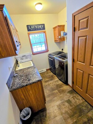 Interior - The Gathering Place, 3 BR sleeps 8, Near Hayward close to lakes and trails. (Hayward)