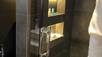 Dusche, Regendusche, kostenlose Toilettenartikel, Haartrockner