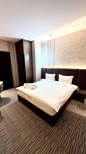 Minibar, in-room safe, desk, laptop workspace