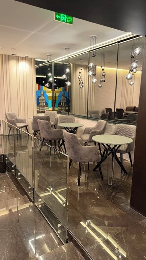 TV connectée de 45 pouces avec chaînes par satellite