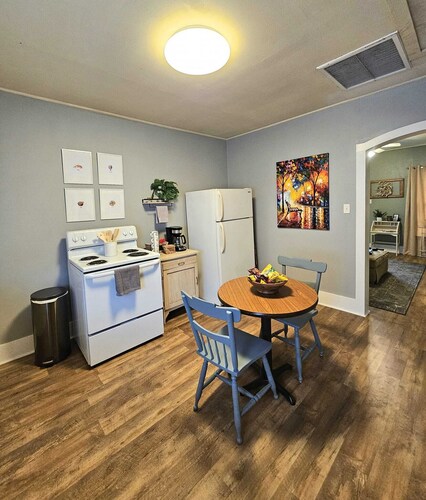 Lovely 2-bedroom downtown apartment in charming Lafayette