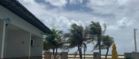 Perussviitti, parveke, näköala puutarhaan | Uima-allas | Ulkouima-allas