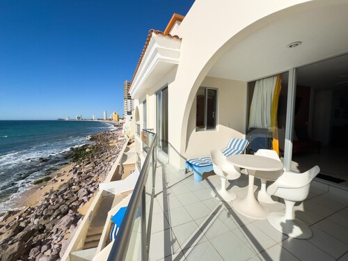 Awesome 2 Bdrm Beachfront Condo on Cerritos Beach