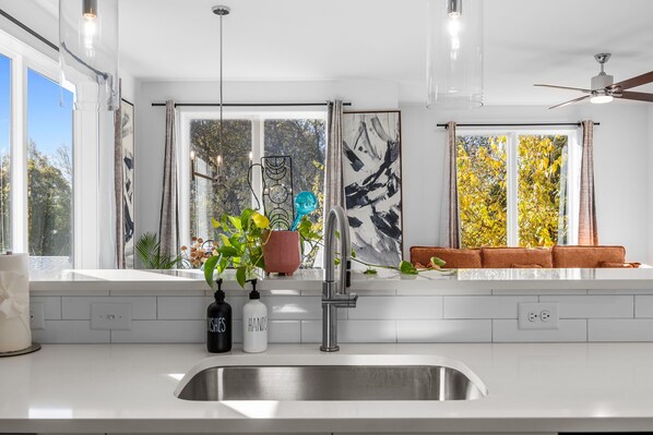 Interior - Sleek & Spacious Luxury Stay Near Downtown Raleigh (Raleigh)
