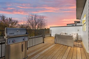 Terrace/patio - Sleek & Spacious Luxury Stay Near Downtown Raleigh (Raleigh)