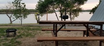 West Coast style, Lakeside Cabin #2