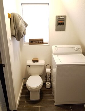 Hair dryer, towels - West Coast style, Lakeside Cabin #2 (Eastland County)