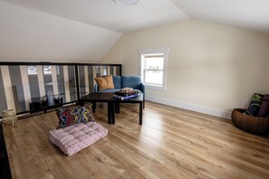 Interior - Cozy home, hot tub, pasture views of horses, trails to explore (Galloway)