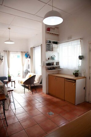 TV - Central 2-bedroom house in Bohemian Obs (Cape Town)