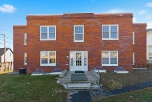 Exterior - Midtown Apartment (Omaha)