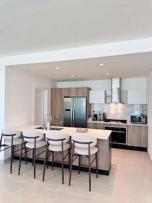 Condo, 3 phòng ngủ, ban công | Nội thất