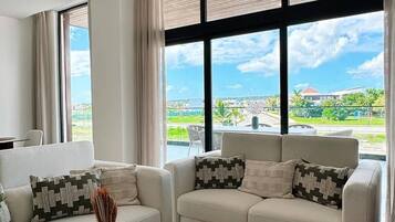 Condo, 3 phòng ngủ, ban công | Phòng khách