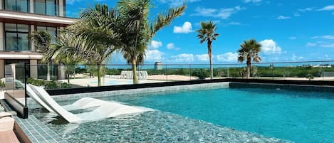 Condo, 3 chambres, balcon | Piscine | Piscine extérieure