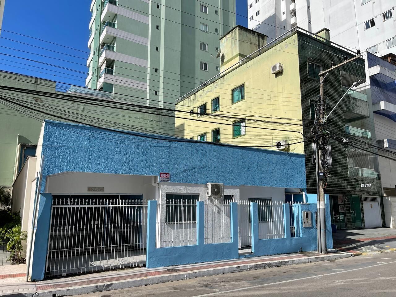 Fachada da propriedade