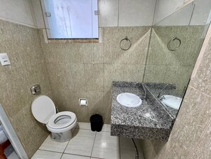 Quadruple Room | Bathroom - Sol e Mar BC (Balneário Camboriú)