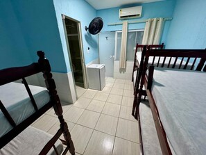 Shared Dormitory | Free WiFi - Sol e Mar BC (Balneário Camboriú)