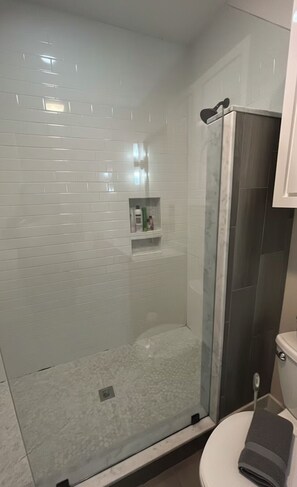 Toallas y papel de baño 