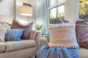 TV - Lasata Grand Sandestin Resort at Baytowne Wharf, Pool, Beach & Shuttle Access (Miramar Beach)