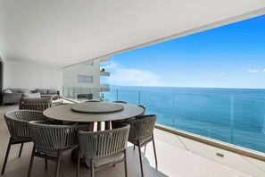 Outdoor dining - Panarea 5C | Beachfront 3BR + Panoramic Ocean View (Bucerías)