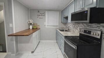 Een magnetron, een oven, een kookplaat