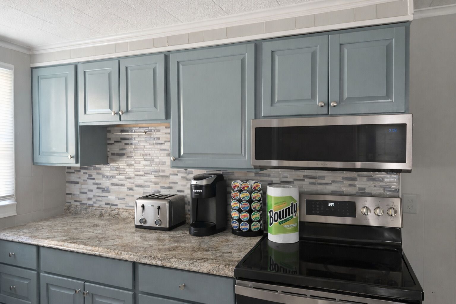 Microwave, oven, stovetop, coffee/tea maker