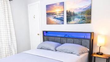 3 bedrooms, desk, iron/ironing board, free WiFi