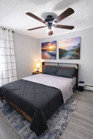 3 bedrooms, desk, iron/ironing board, free WiFi - Entire 3BR Apartment Comfortable City Stay (Bethpage)