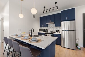 Mikrowelle, Ofen, Herdplatte, Geschirrspüler