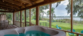 Lakeside Haven with Jacuzzi and Games