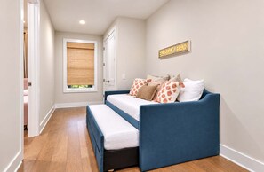 Room - 18 Beds Hot Tub Pool Table Bunk Room (Nashville)