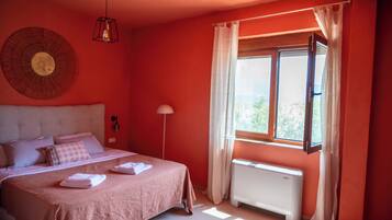 4 bedrooms, iron/ironing board, travel cot, free WiFi